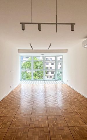 Apartamento à venda com 141m², 3 quartos e 1 vaga Apartamento à venda com 141m², 3 quartos e 1 vagaSala