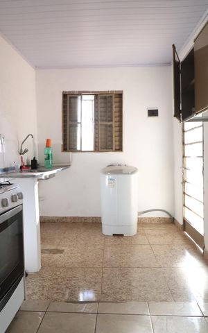 Casa para alugar com 60m², 2 quartos e 2 vagasCozinha