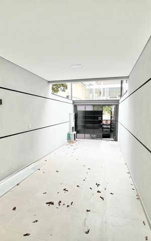 Casa à venda com 123m², 3 quartos e 2 vagas Casa à venda com 123m², 3 quartos e 2 vagasGaragem