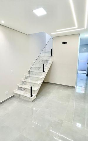 Casa à venda com 123m², 3 quartos e 2 vagas Casa à venda com 123m², 3 quartos e 2 vagasSala