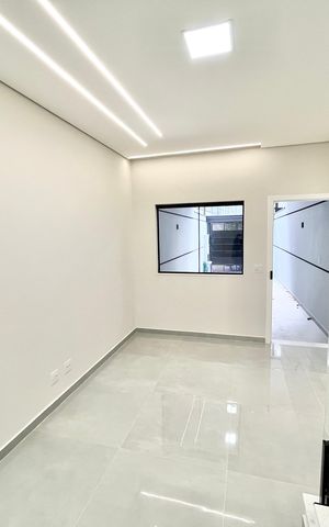 Casa à venda com 123m², 3 quartos e 2 vagas Casa à venda com 123m², 3 quartos e 2 vagasSala
