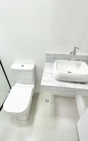 Casa à venda com 123m², 3 quartos e 2 vagas Casa à venda com 123m², 3 quartos e 2 vagasBanheiro da Suíte