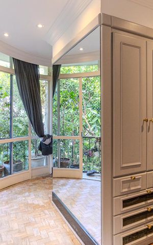 Apartamento à venda com 346m², 4 quartos e 3 vagas Apartamento à venda com 346m², 4 quartos e 3 vagasCloset da Suíte 2