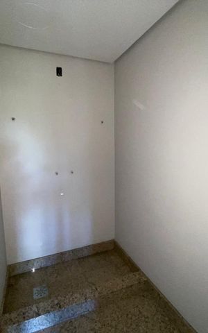 Apartamento à venda com 277m², 3 quartos e 2 vagasBanheiro