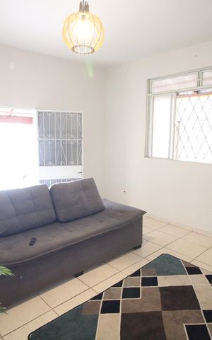 Casa à venda com 240m², 2 quartos e 2 vagasSala