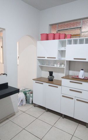 Casa à venda com 240m², 2 quartos e 2 vagasCozinha