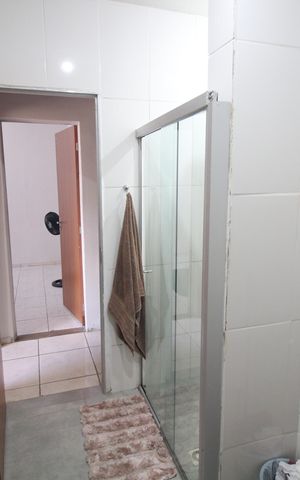 Casa à venda com 240m², 2 quartos e 2 vagasBanheiro