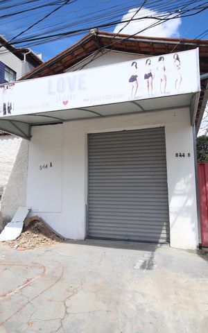 Casa à venda com 240m², 2 quartos e 2 vagasFachada / Plaquinha Instalada 01/05/2026 AAIU-92
