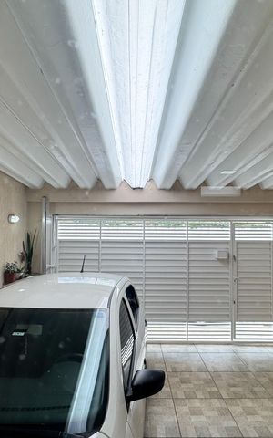 Casa à venda com 115m², 2 quartos e 2 vagas Casa à venda com 115m², 2 quartos e 2 vagasVista - Sala
