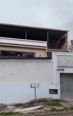Casa à venda com 251m², 3 quartos e sem vaga Casa à venda com 251m², 3 quartos e sem vagaFachada