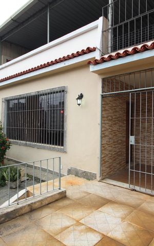 Casa à venda com 251m², 3 quartos e sem vagaFrente