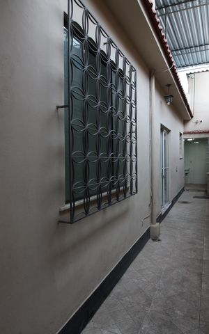 Casa à venda com 251m², 3 quartos e sem vagaLateral
