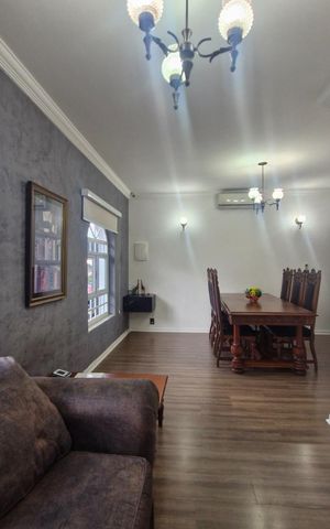 Casa à venda com 256m², 3 quartos e 4 vagas