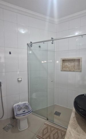 Casa à venda com 256m², 3 quartos e 4 vagas