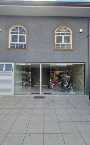 Casa à venda com 256m², 3 quartos e 4 vagas