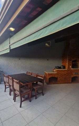 Casa à venda com 256m², 3 quartos e 4 vagas