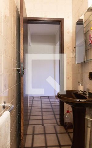 Casa à venda com 1000m², 3 quartos e 8 vagas Casa à venda com 1000m², 3 quartos e 8 vagasbanheiro