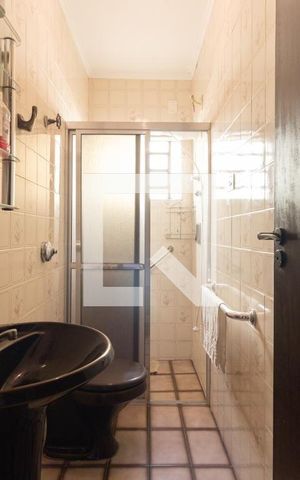 Casa à venda com 1000m², 3 quartos e 8 vagas Casa à venda com 1000m², 3 quartos e 8 vagasbanheiro
