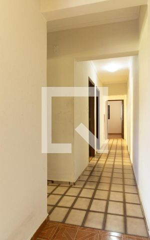 Casa à venda com 1000m², 3 quartos e 8 vagas Casa à venda com 1000m², 3 quartos e 8 vagascorredor