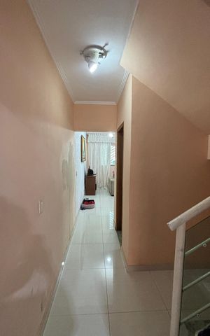Casa à venda com 178m², 3 quartos e 4 vagas Casa à venda com 178m², 3 quartos e 4 vagasCorredor