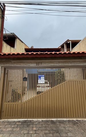 Casa à venda com 178m², 3 quartos e 4 vagas Casa à venda com 178m², 3 quartos e 4 vagasFachada