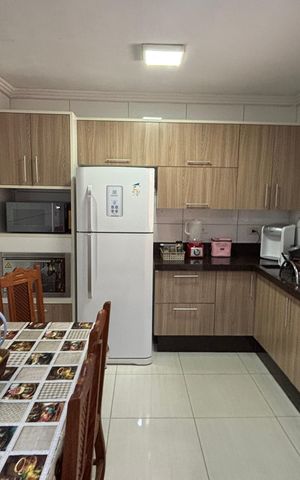Casa à venda com 178m², 3 quartos e 4 vagas Casa à venda com 178m², 3 quartos e 4 vagasCozinha