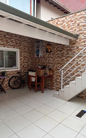 Casa à venda com 178m², 3 quartos e 4 vagas Casa à venda com 178m², 3 quartos e 4 vagasQuintal - Area de Serviço