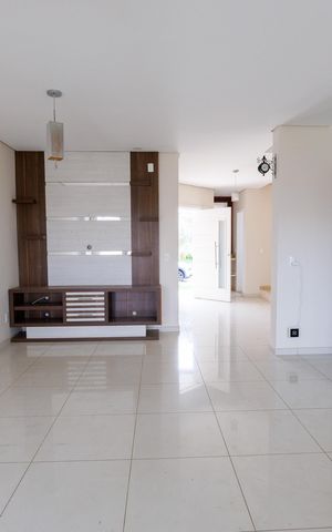 Casa de condomínio para alugar com 302m², 4 quartos e 4 vagas Casa de condomínio para alugar com 302m², 4 quartos e 4 vagasSala