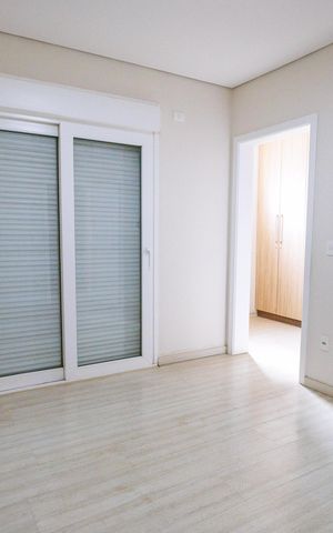 Casa de condomínio para alugar com 302m², 4 quartos e 4 vagas Casa de condomínio para alugar com 302m², 4 quartos e 4 vagasSuíte
