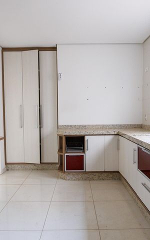 Casa de condomínio para alugar com 302m², 4 quartos e 4 vagas Casa de condomínio para alugar com 302m², 4 quartos e 4 vagasCozinha