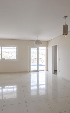 Casa de condomínio para alugar com 302m², 4 quartos e 4 vagas Casa de condomínio para alugar com 302m², 4 quartos e 4 vagasSala