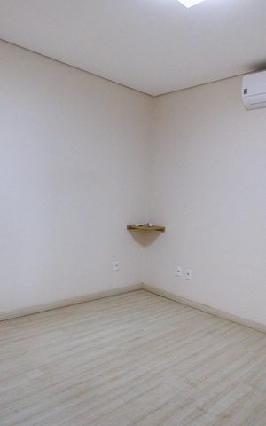 Casa de condomínio para alugar com 302m², 4 quartos e 4 vagas Casa de condomínio para alugar com 302m², 4 quartos e 4 vagasSuíte