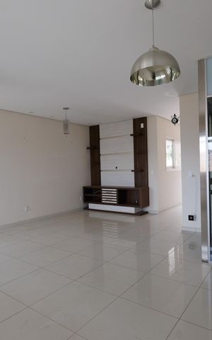 Casa de condomínio para alugar com 302m², 4 quartos e 4 vagas Casa de condomínio para alugar com 302m², 4 quartos e 4 vagasSala
