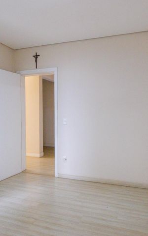 Casa de condomínio para alugar com 302m², 4 quartos e 4 vagas Casa de condomínio para alugar com 302m², 4 quartos e 4 vagasSuíte