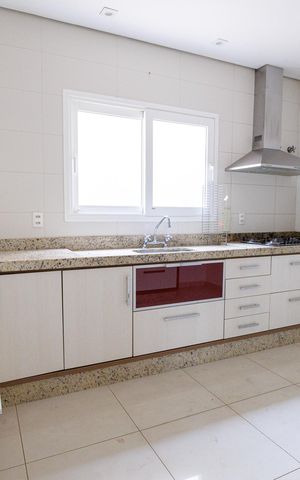 Casa de condomínio para alugar com 302m², 4 quartos e 4 vagas Casa de condomínio para alugar com 302m², 4 quartos e 4 vagasCozinha