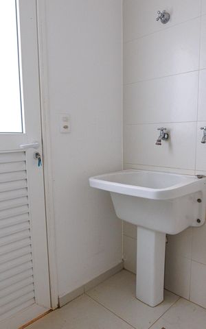 Casa de condomínio para alugar com 302m², 4 quartos e 4 vagas Casa de condomínio para alugar com 302m², 4 quartos e 4 vagasÁrea de serviço