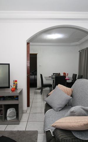 Casa à venda com 174m², 3 quartos e 3 vagasSala