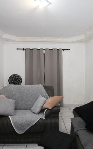 Casa à venda com 174m², 3 quartos e 3 vagasSala