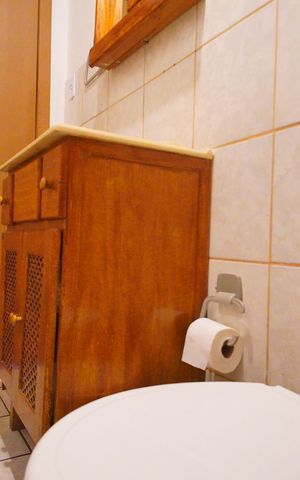 Casa à venda com 77m², 2 quartos e 1 vagaBanheiro