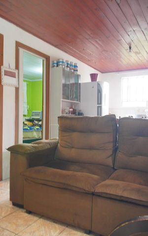 Casa à venda com 77m², 2 quartos e 1 vagaSala