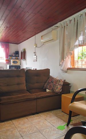 Casa à venda com 77m², 2 quartos e 1 vagaSala
