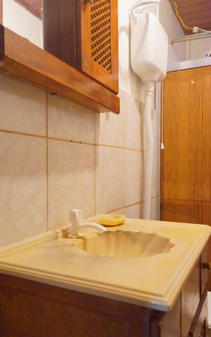 Casa à venda com 77m², 2 quartos e 1 vagaBanheiro