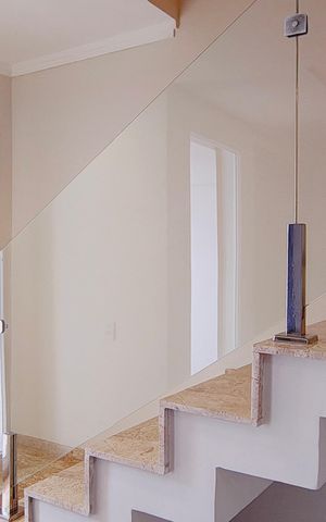 Casa para alugar com 110m², 2 quartos e 2 vagas Casa para alugar com 110m², 2 quartos e 2 vagasEscada