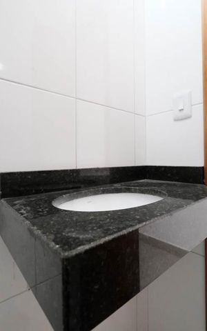 Casa à venda com 99m², 2 quartos e 2 vagasLavabo