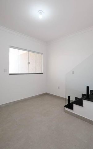 Casa à venda com 99m², 2 quartos e 2 vagasSala