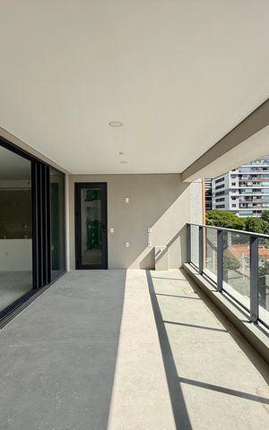 Apartamento à venda com 151m², 3 quartos e 2 vagas Apartamento à venda com 151m², 3 quartos e 2 vagasVaranda