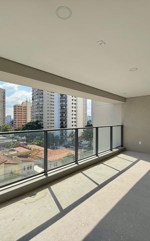 Apartamento à venda com 151m², 3 quartos e 2 vagas Apartamento à venda com 151m², 3 quartos e 2 vagasVaranda