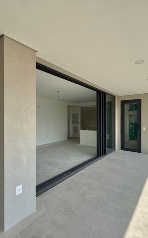 Apartamento à venda com 151m², 3 quartos e 2 vagas Apartamento à venda com 151m², 3 quartos e 2 vagasVaranda