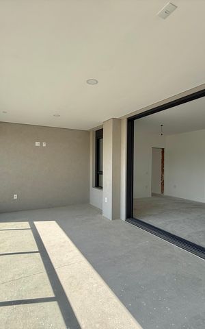 Apartamento à venda com 151m², 3 quartos e 2 vagas Apartamento à venda com 151m², 3 quartos e 2 vagasVaranda