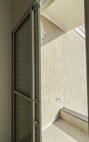 Casa à venda com 126m², 2 quartos e 2 vagas Casa à venda com 126m², 2 quartos e 2 vagasVaranda